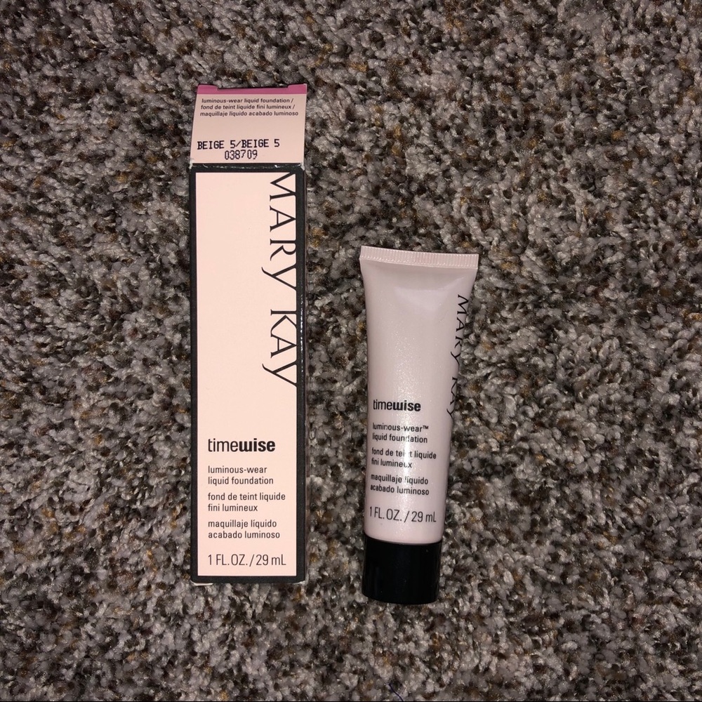 MK beige5 timewise luminous wear liquid foundation